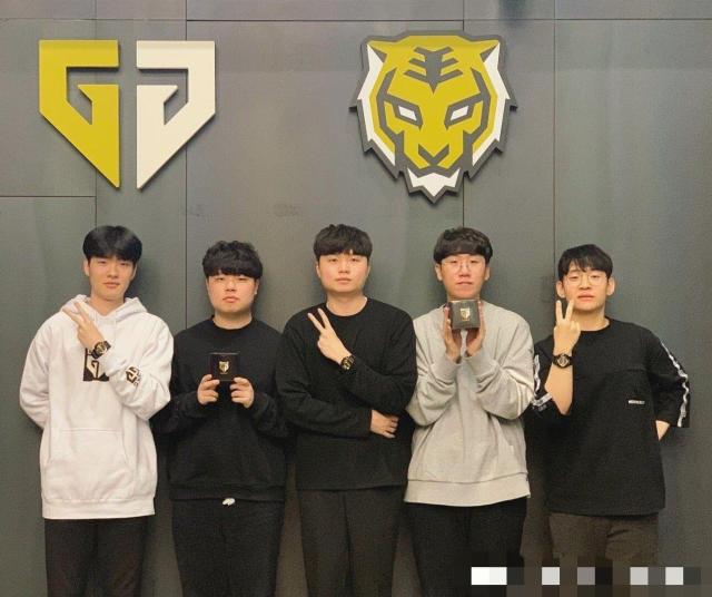 的转身与发 的转身与发