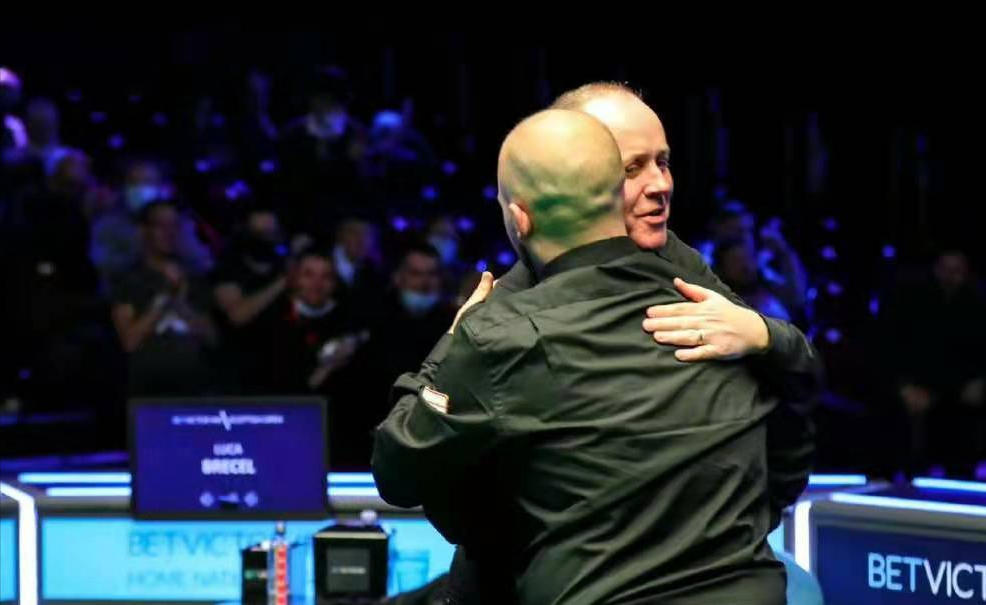 他不仅采用 他不仅采用